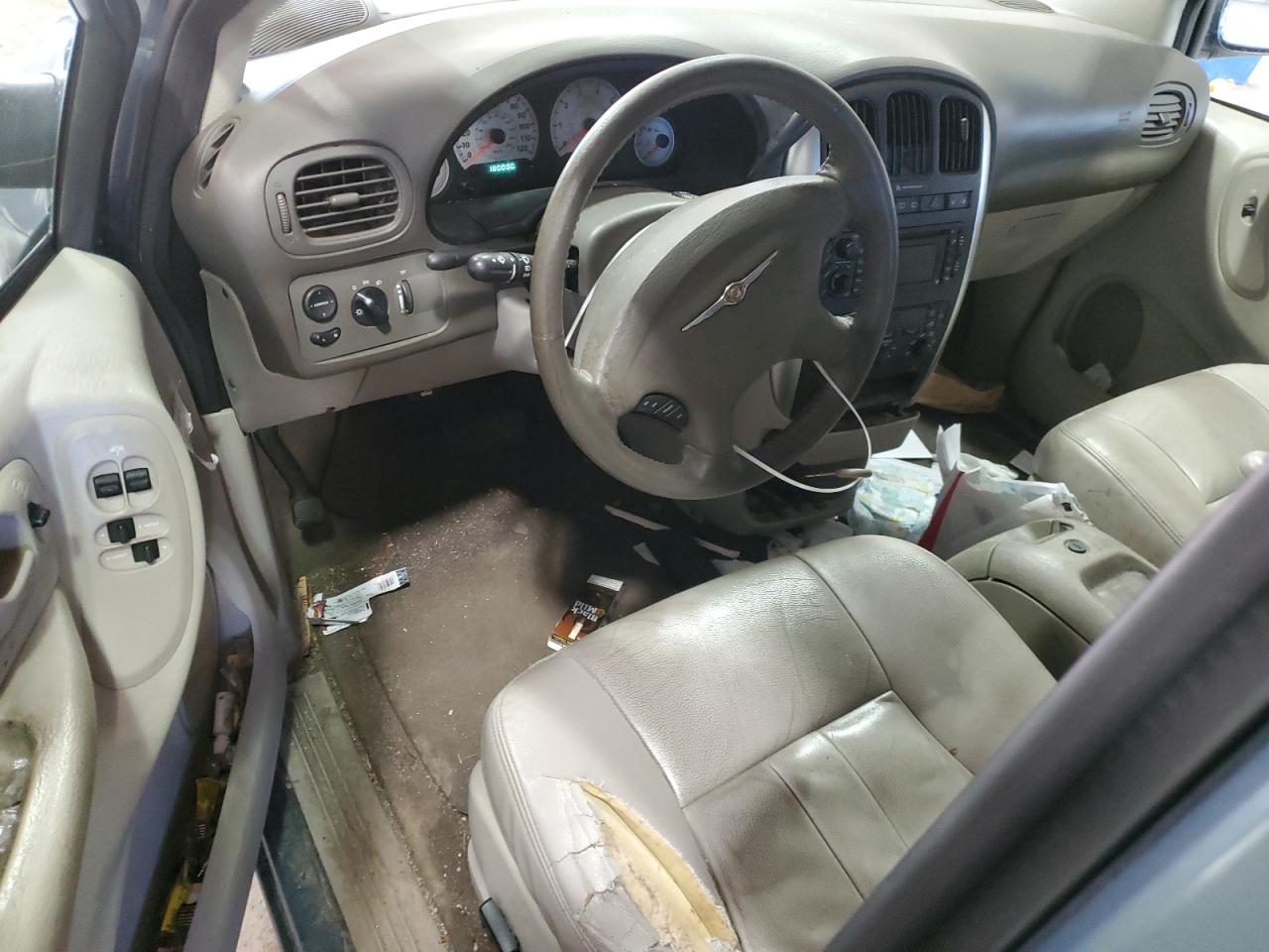2005 Chrysler Town & Country - Image 8