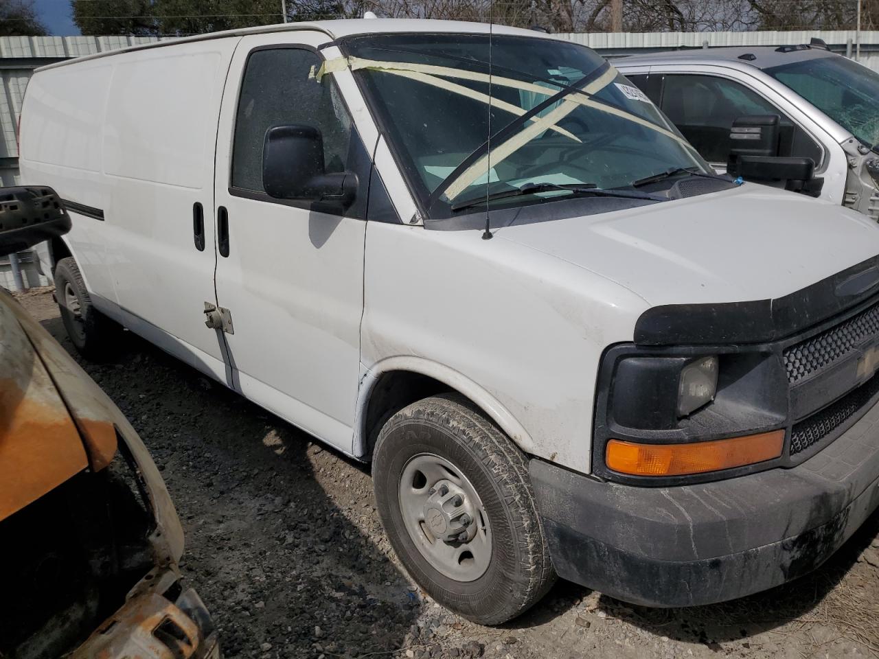 2015 Chevrolet Express - Image 4