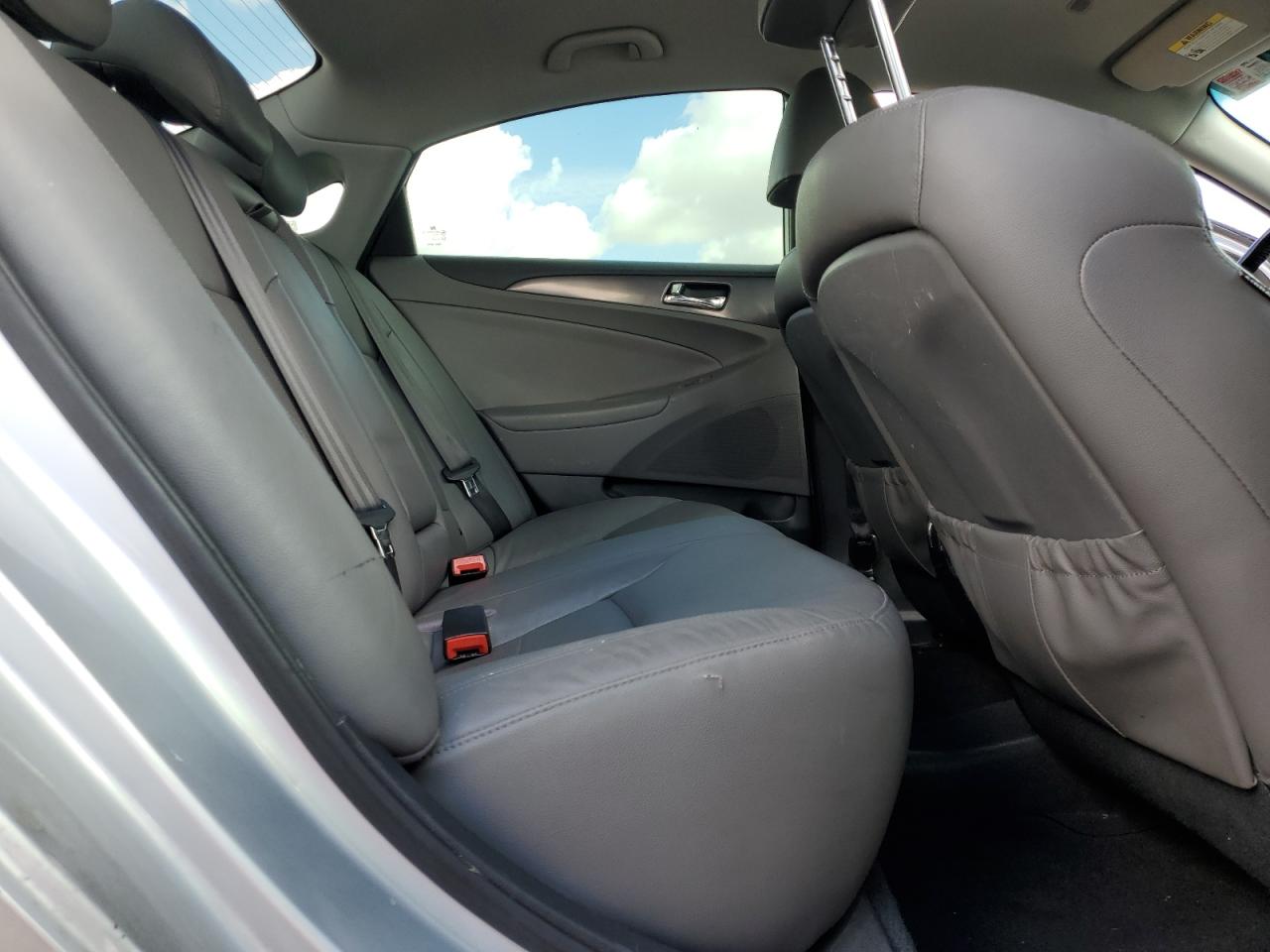 2012 Hyundai Sonata - Image 10