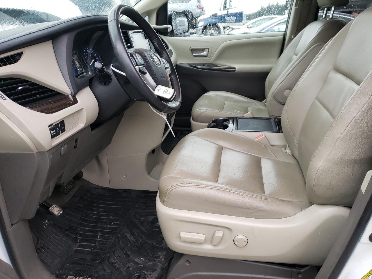 2018 Toyota Sienna - Image 7