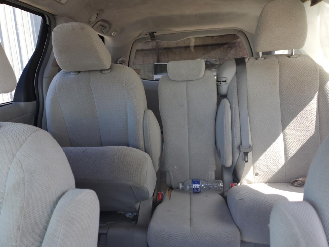 2014 Toyota Sienna - Image 10