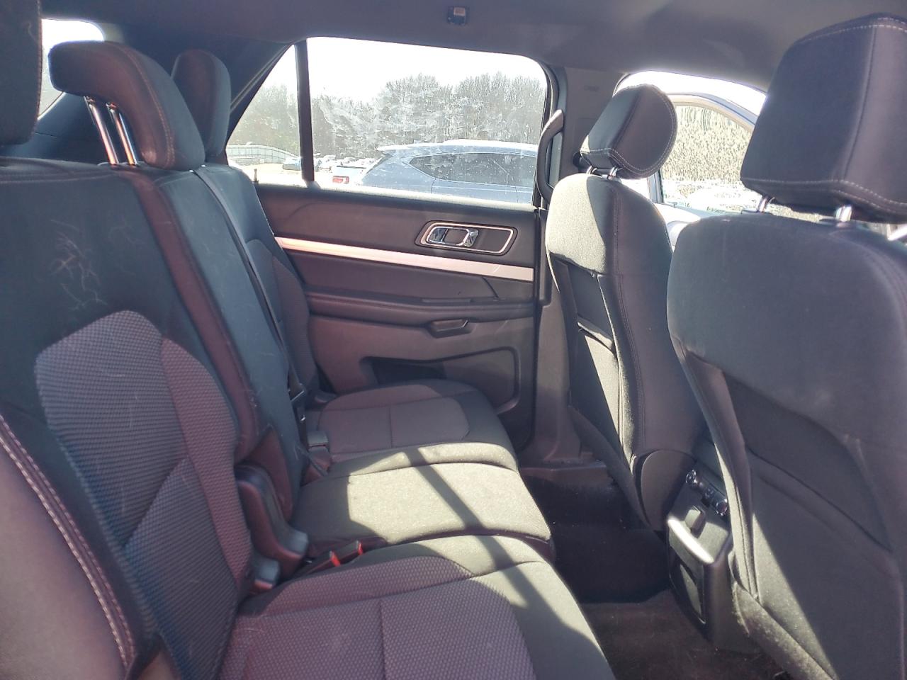 2017 Ford Explorer - Image 11