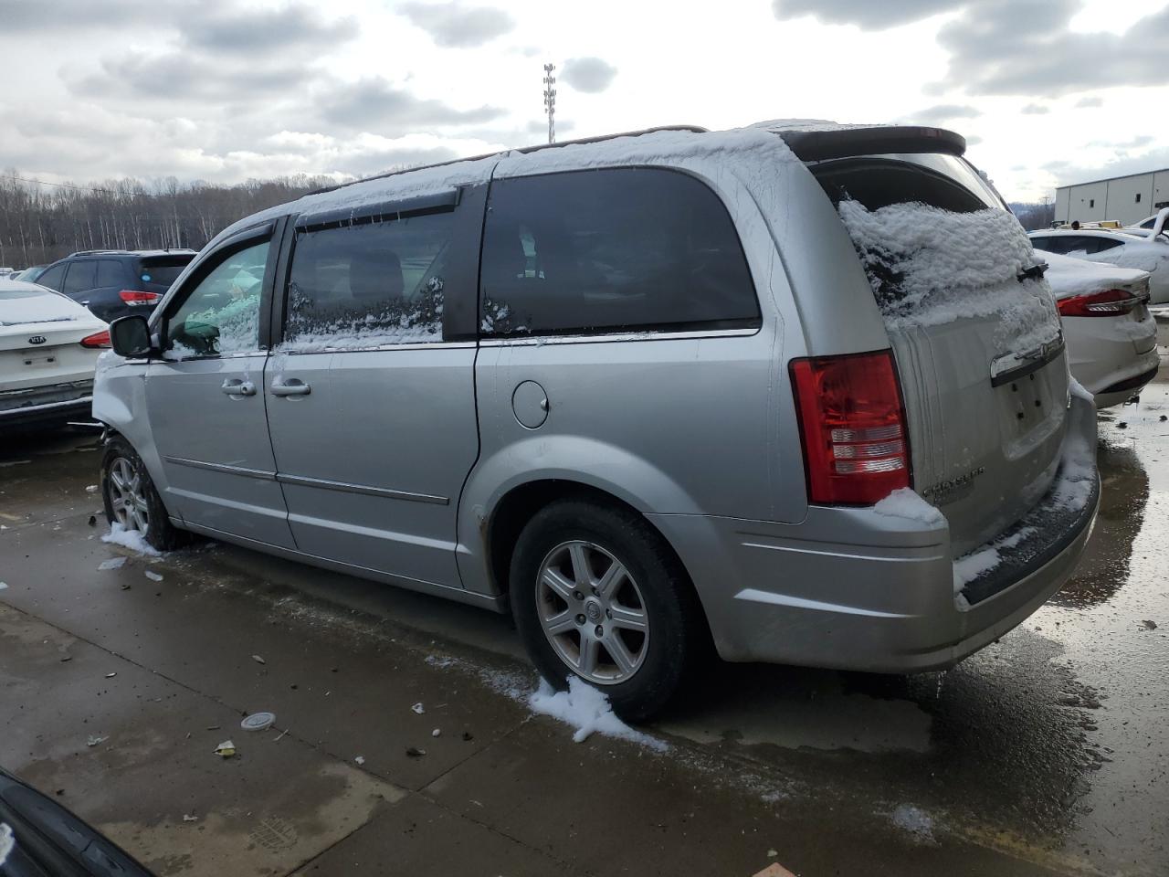 2010 Chrysler Town & Country - Image 2