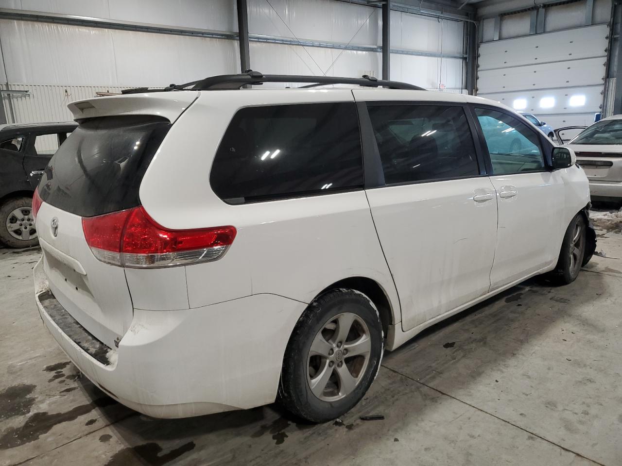 2014 Toyota Sienna - Image 3