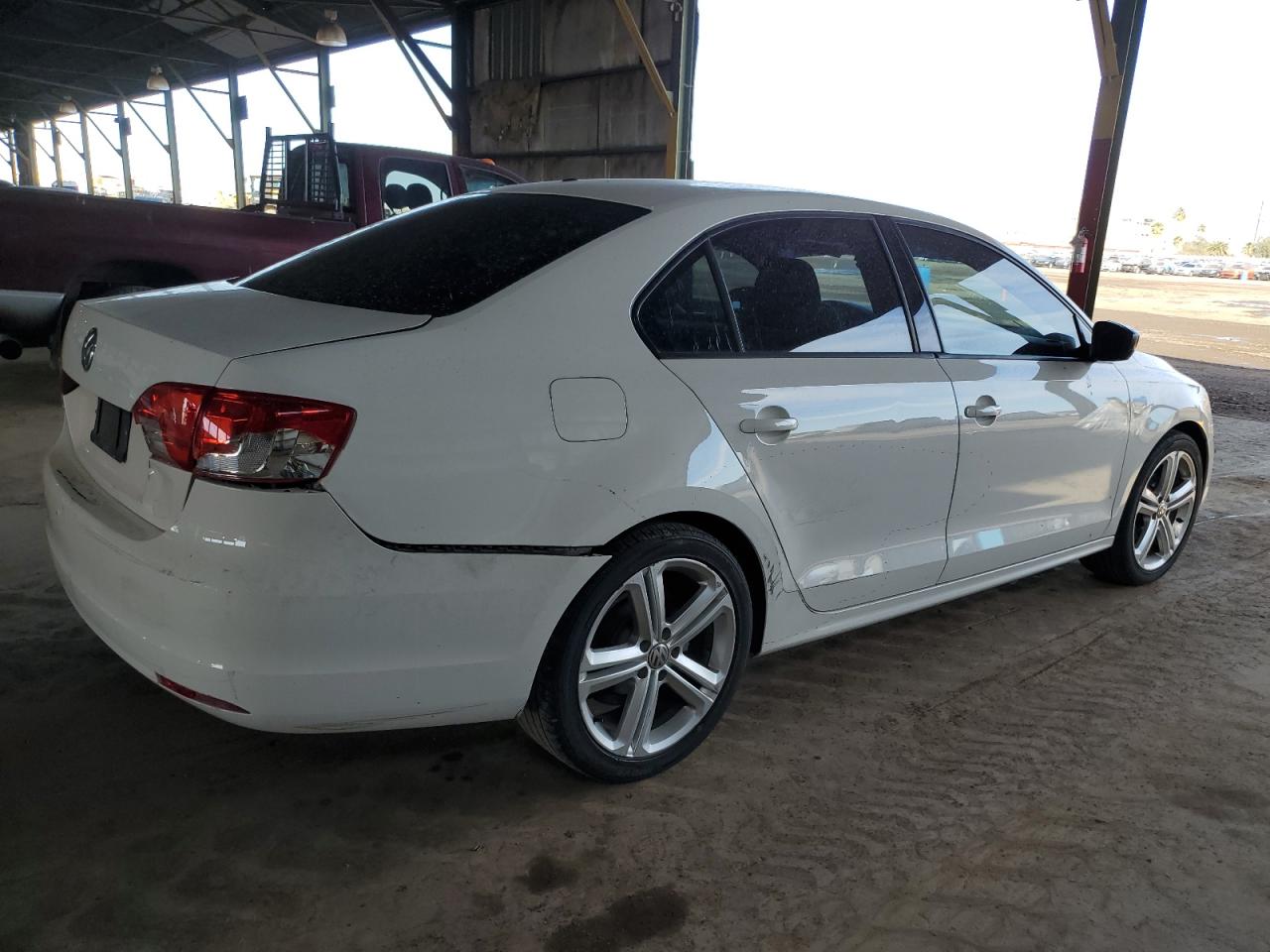 2014 Volkswagen Jetta - Image 3