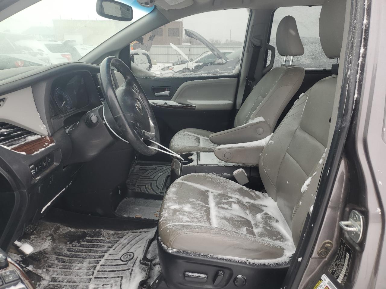 2015 Toyota Sienna - Image 7
