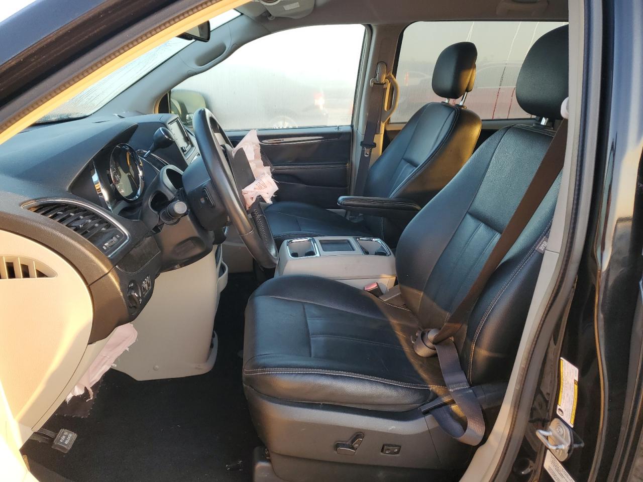 2016 Chrysler Town & Country - Image 7