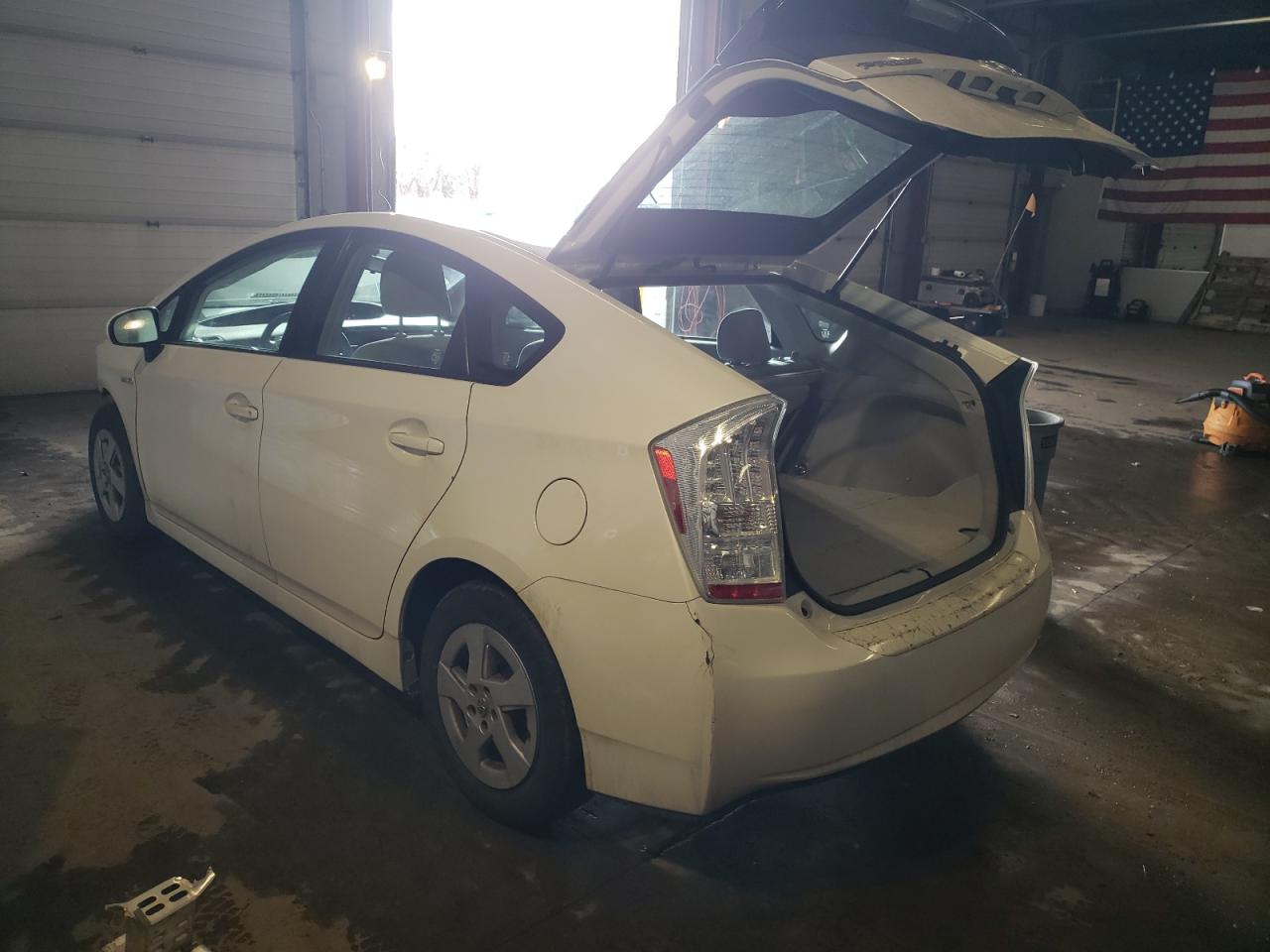 2010 Toyota Prius - Image 2