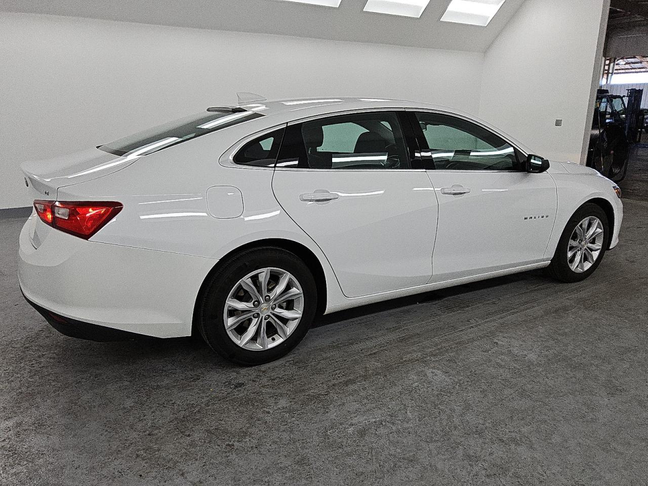 2023 Chevrolet Malibu - Image 3