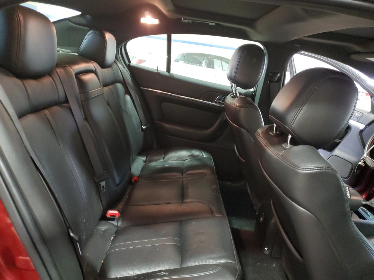 2013 Lincoln MKS - Image 10