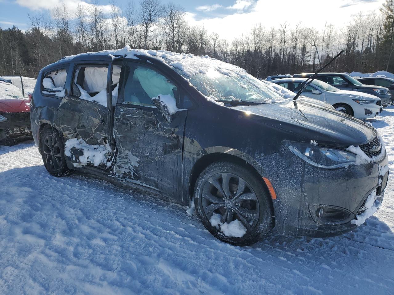 2018 Chrysler Pacifica - Image 4