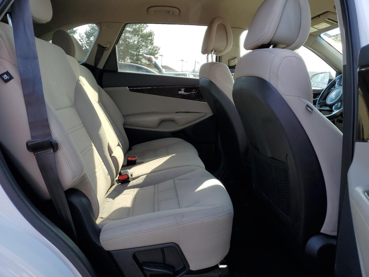 2016 Kia Sorento - Image 11