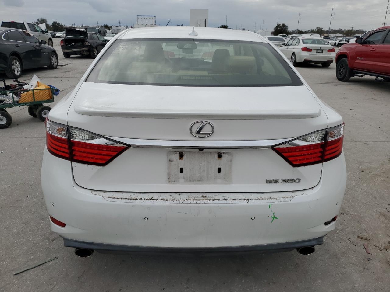 2014 Lexus ES - Image 6