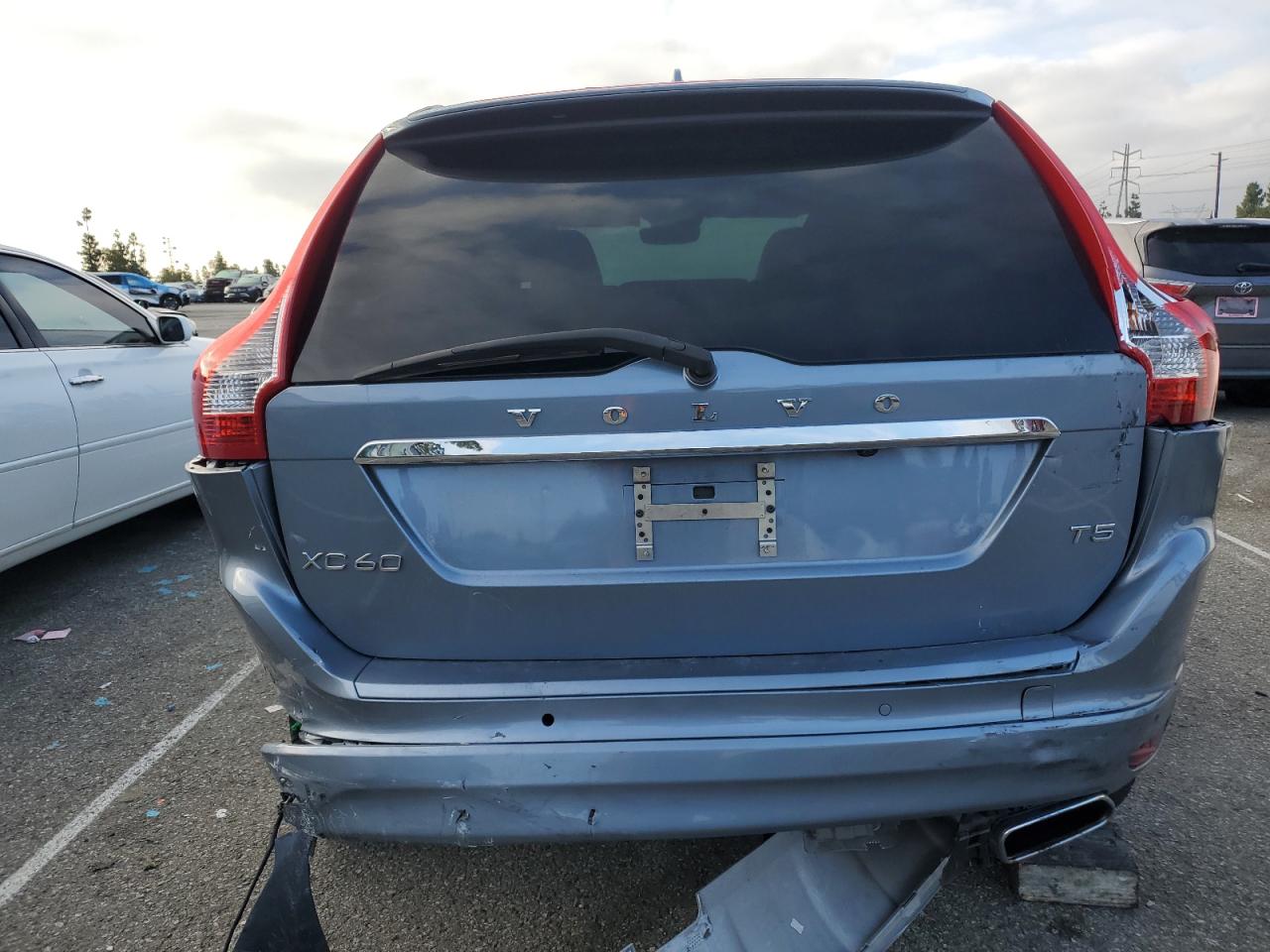 2017 Volvo XC60 - Image 6