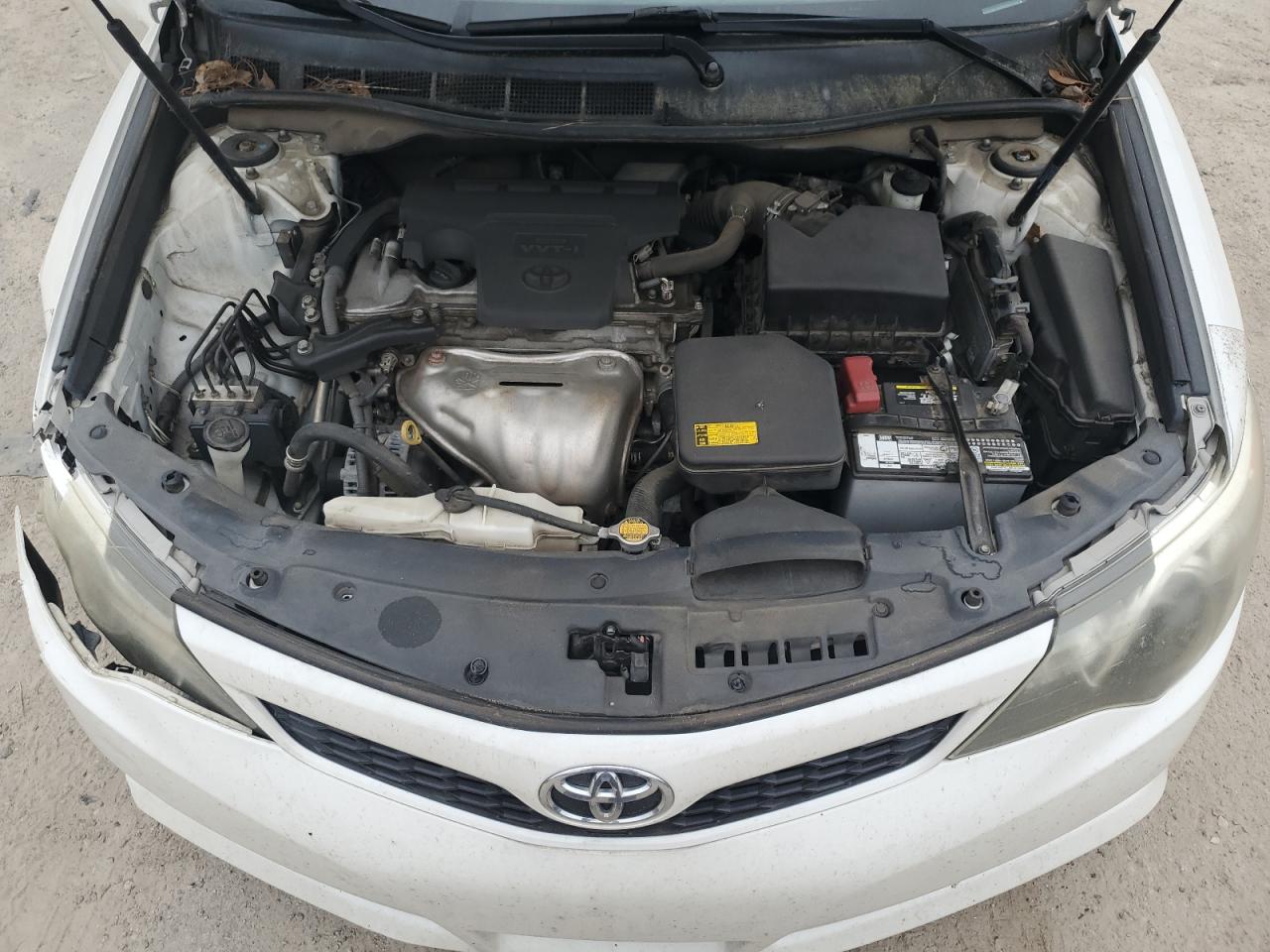 2014 Toyota Camry - Image 13