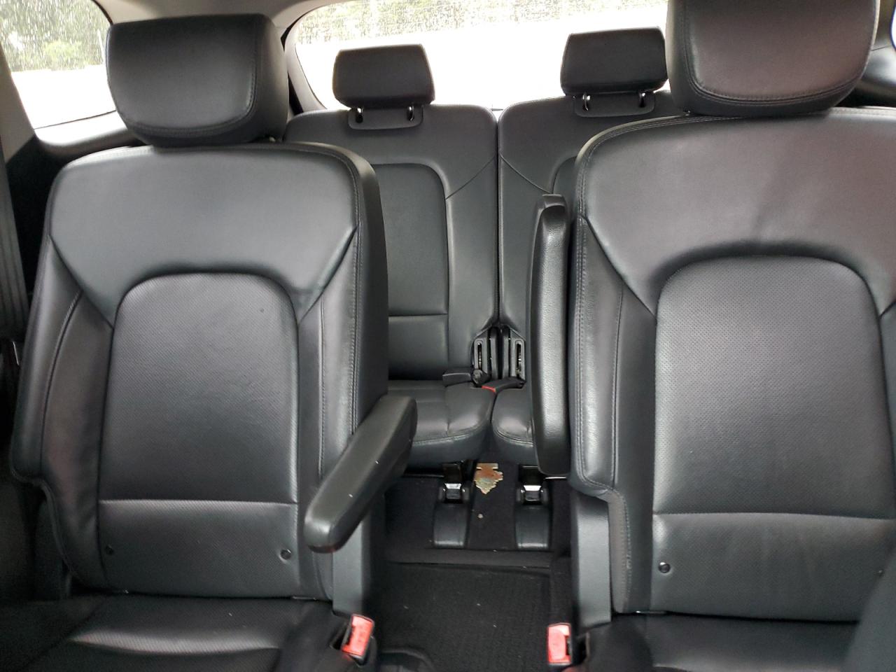 2017 Hyundai Santa Fe - Image 10