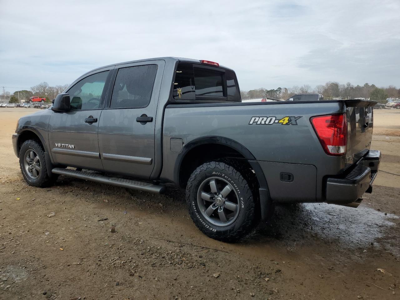 2014 Nissan Titan - Image 2