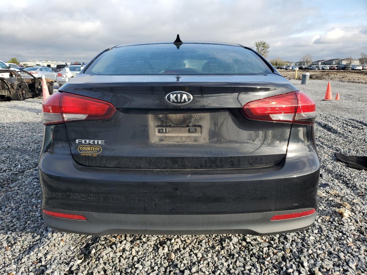 2017 Kia Forte - Image 6