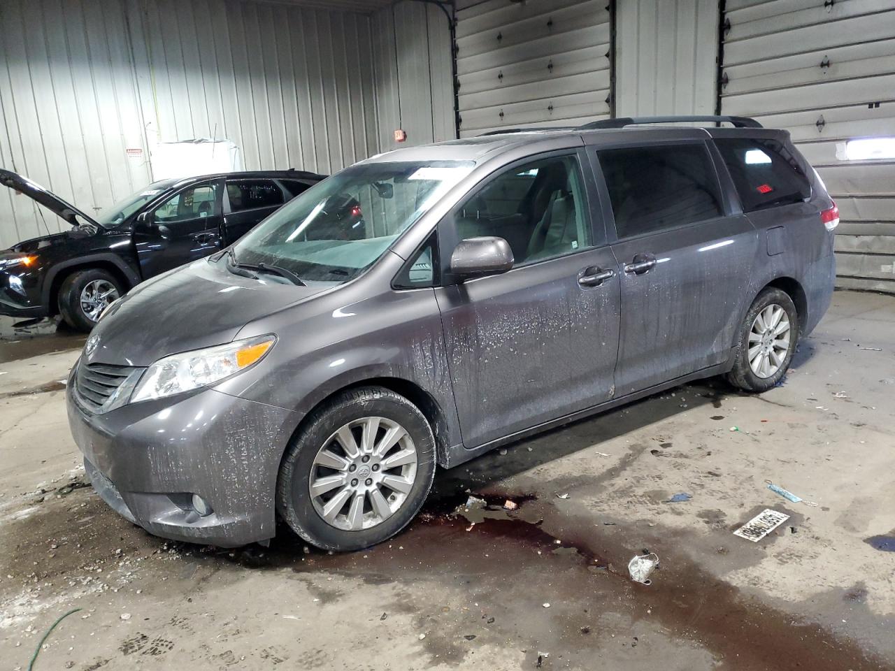 2013 Toyota Sienna - Image 1