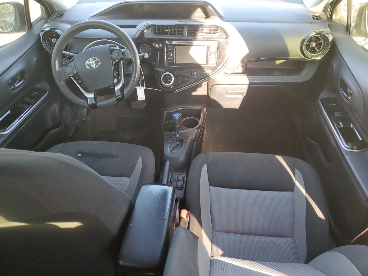 2018 Toyota Prius - Image 8