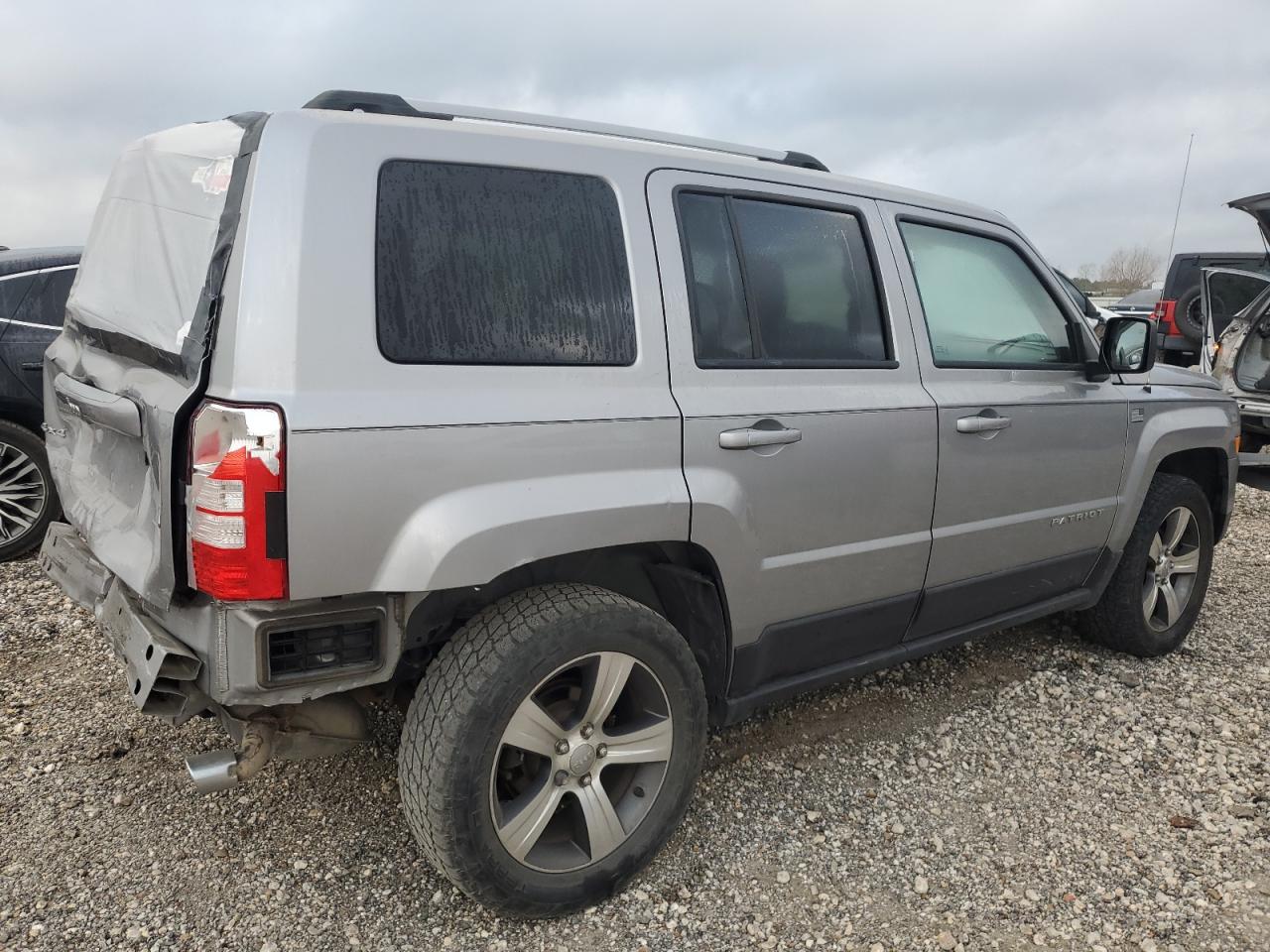 2016 Jeep Liberty (Patriot) - Image 3