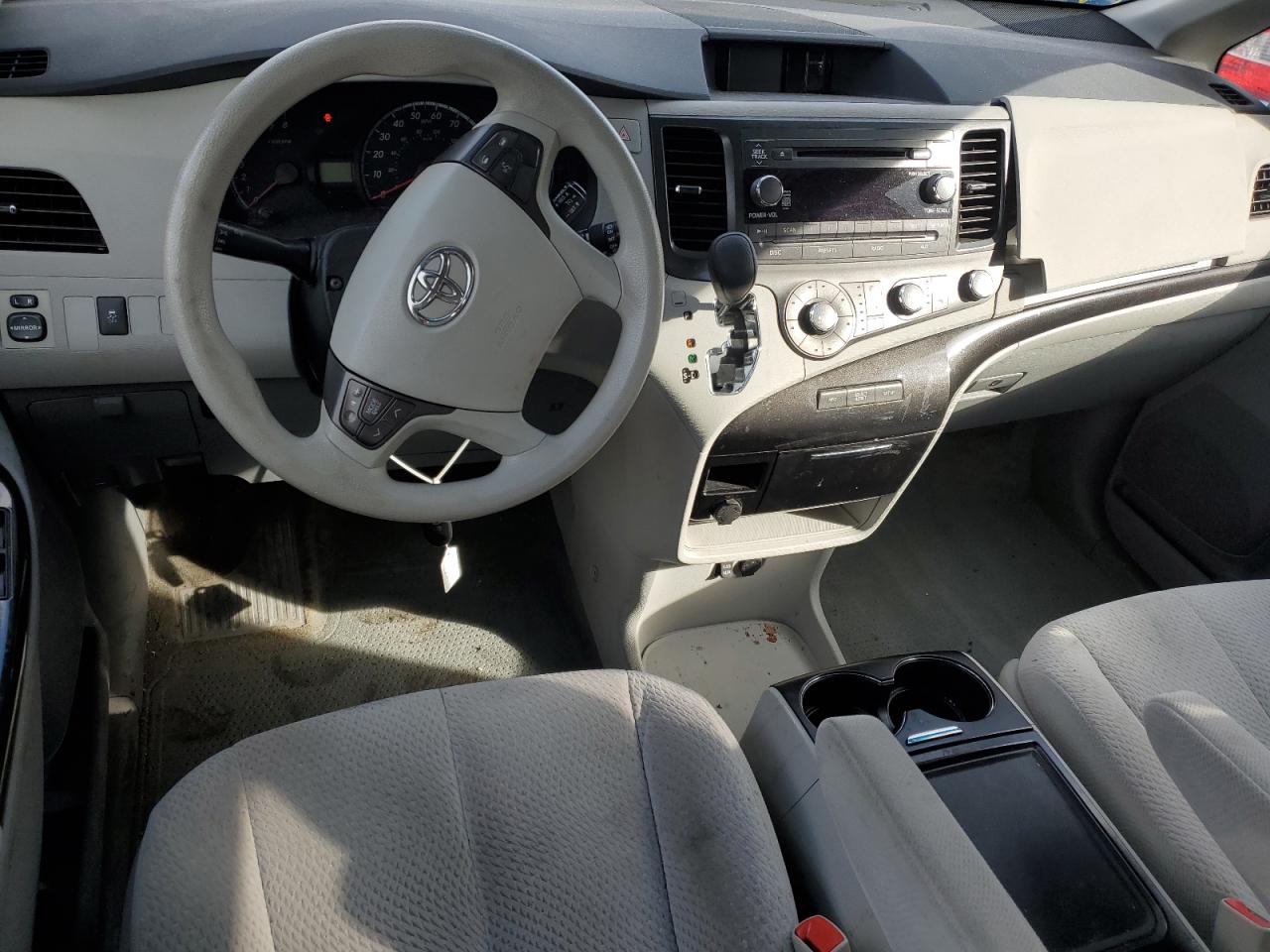 2012 Toyota Sienna - Image 8