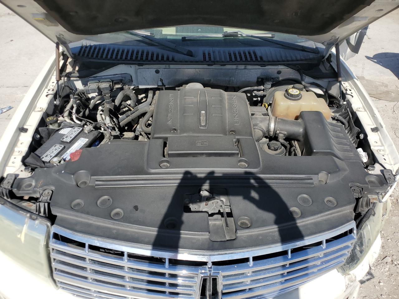 2008 Lincoln Navigator - Image 13