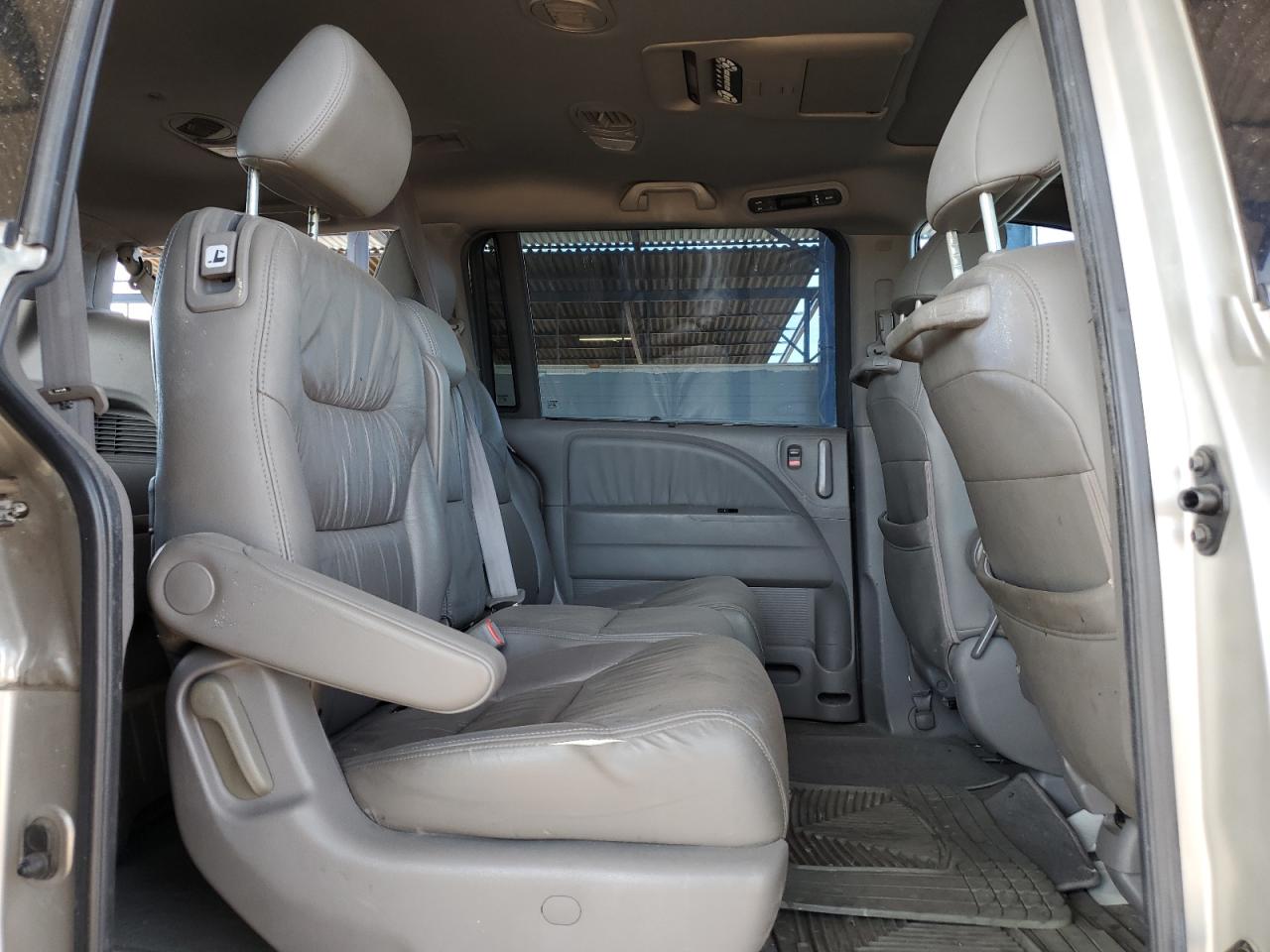 2008 Honda Odyssey - Image 11