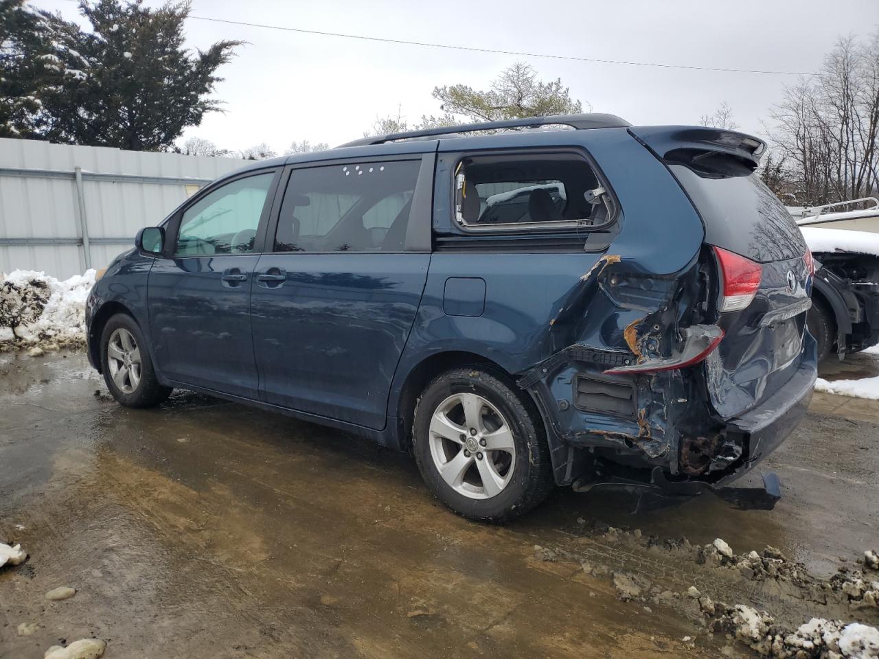 2012 Toyota Sienna - Image 2