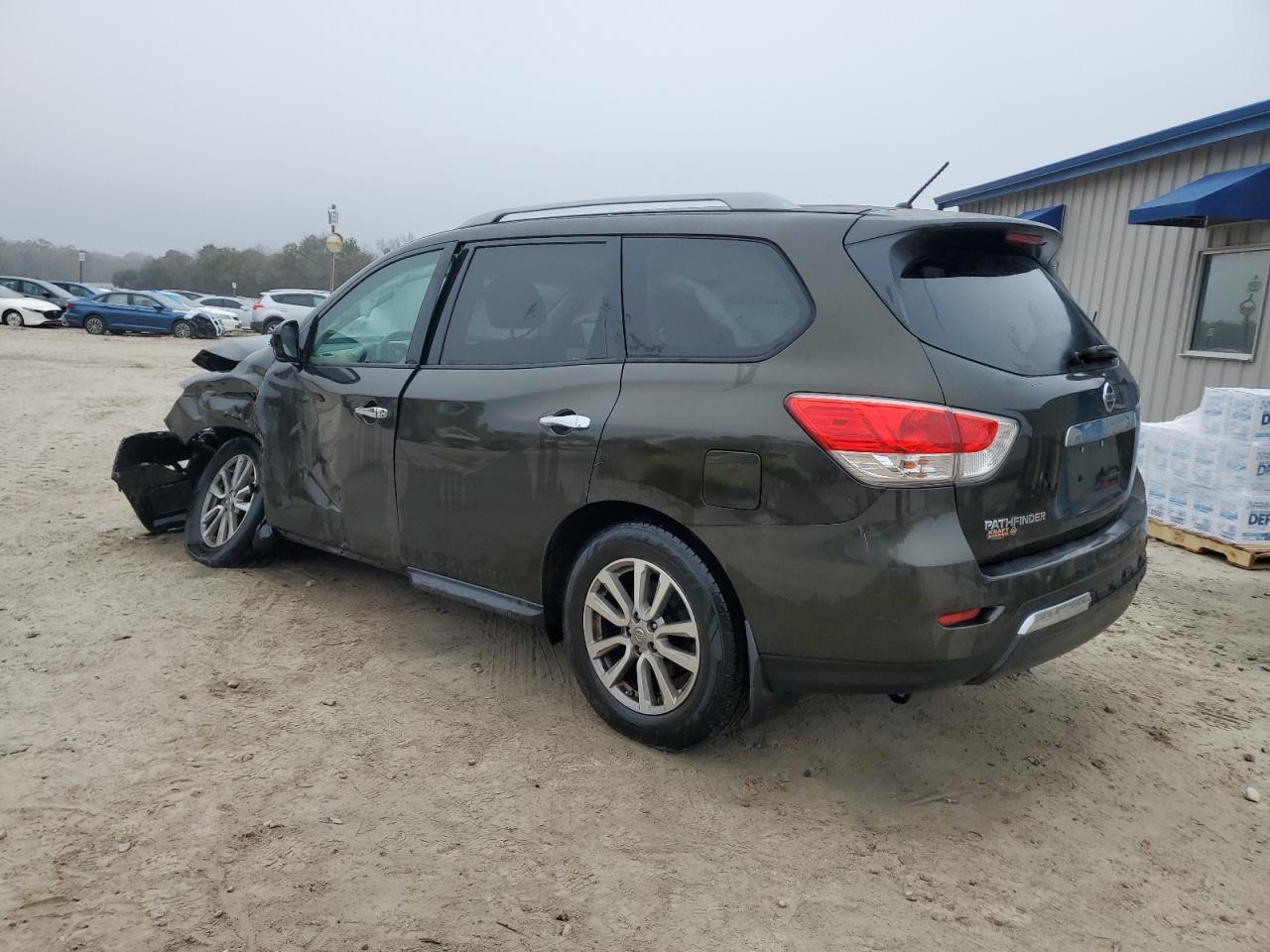 2016 Nissan Pathfinder - Image 2