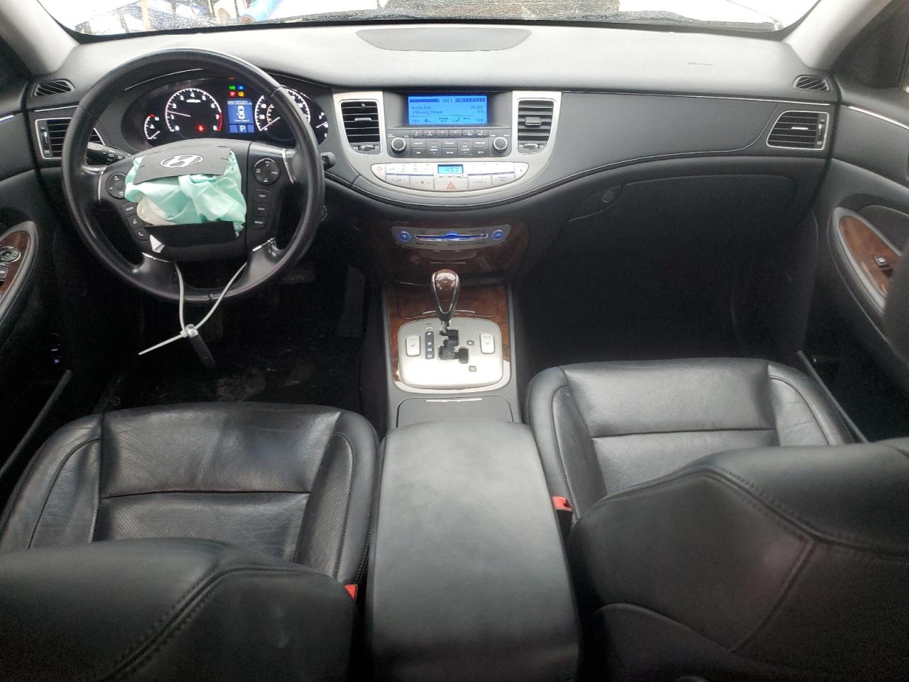 2011 Hyundai Genesis - Image 8