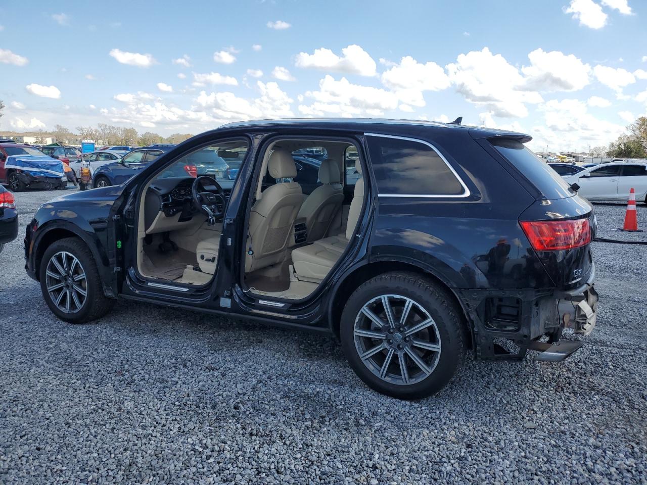 2017 Audi Q7 - Image 2