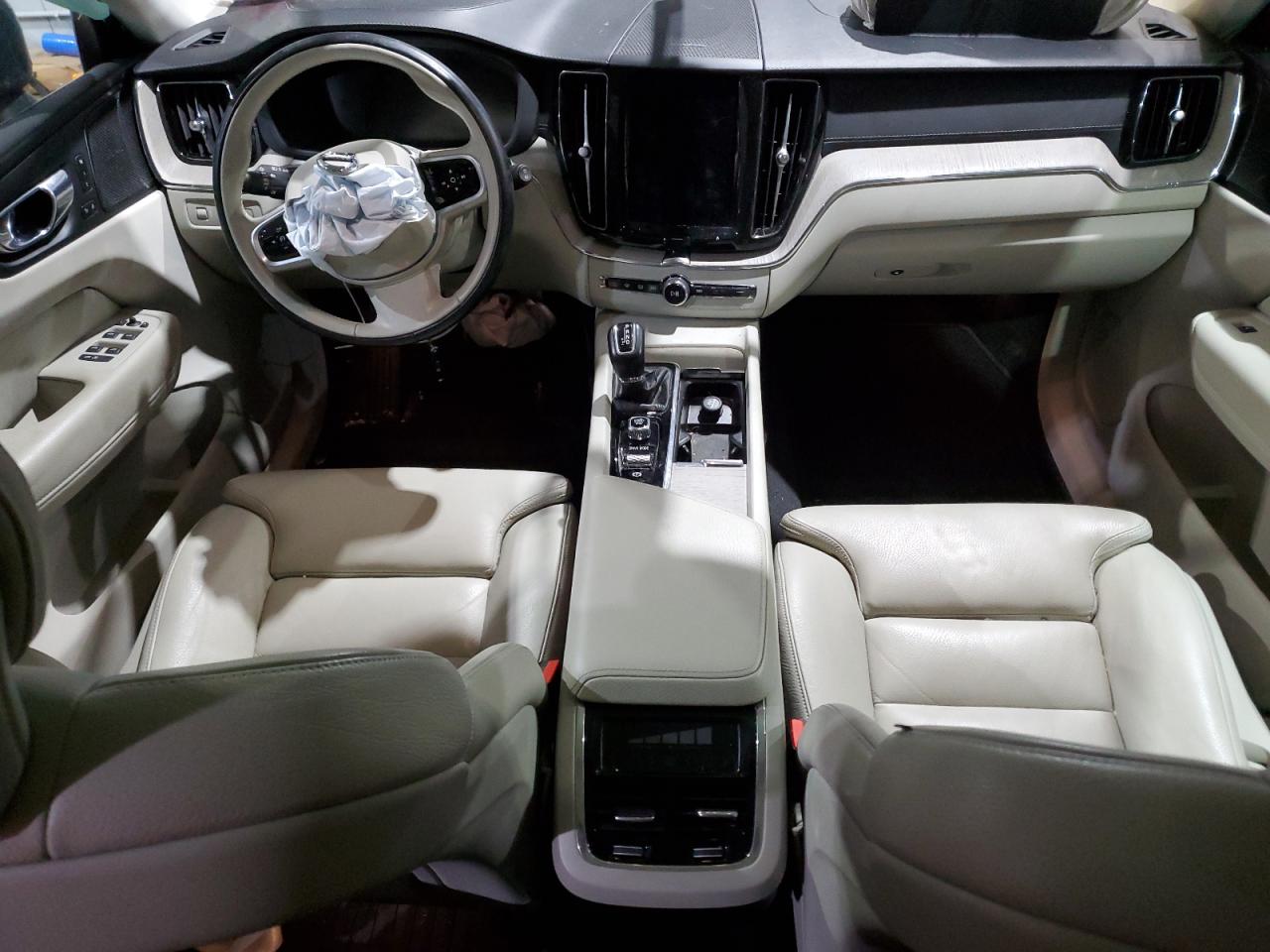 2020 Volvo XC60 - Image 8