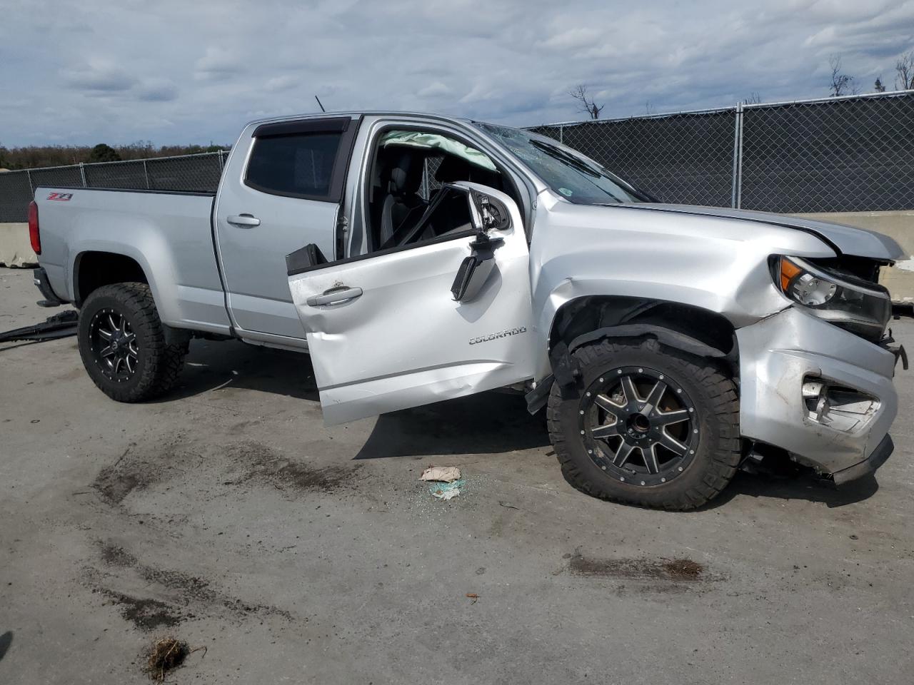 2019 Chevrolet Colorado - Image 4
