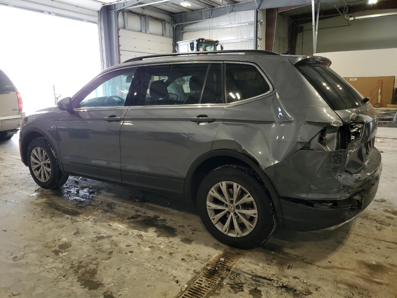 2019 Volkswagen Tiguan - Image 2
