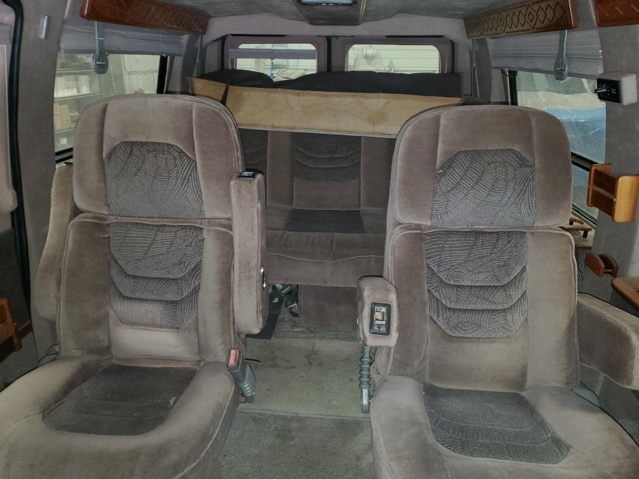 1998 Ford Econoline - Image 10