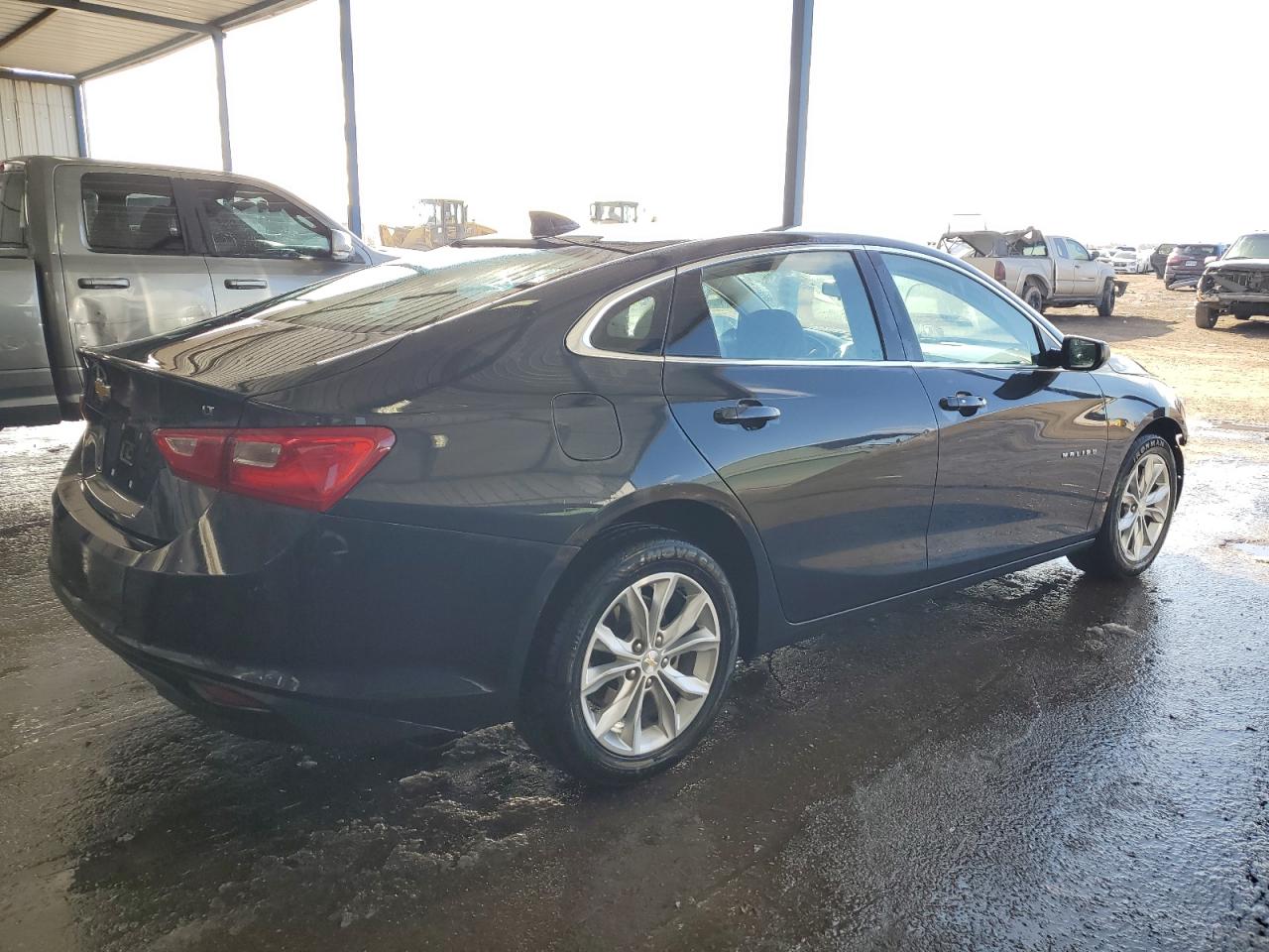 2023 Chevrolet Malibu - Image 3
