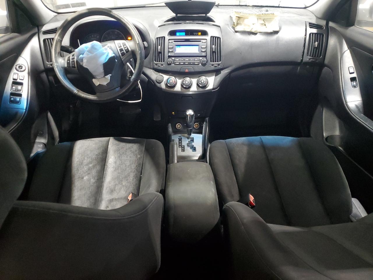 2010 Hyundai Elantra - Image 8
