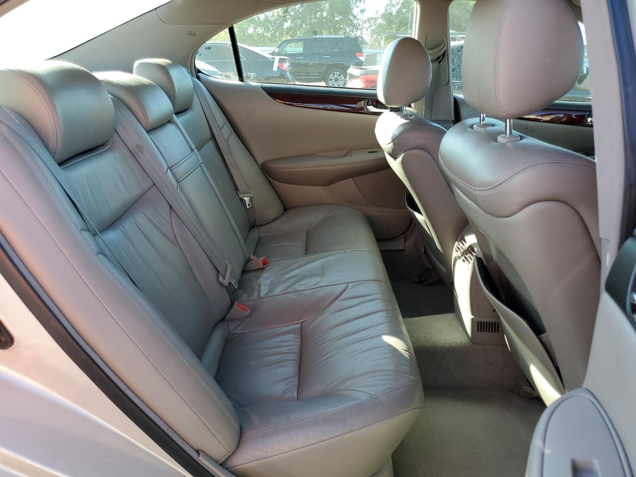 2002 Lexus ES - Image 10