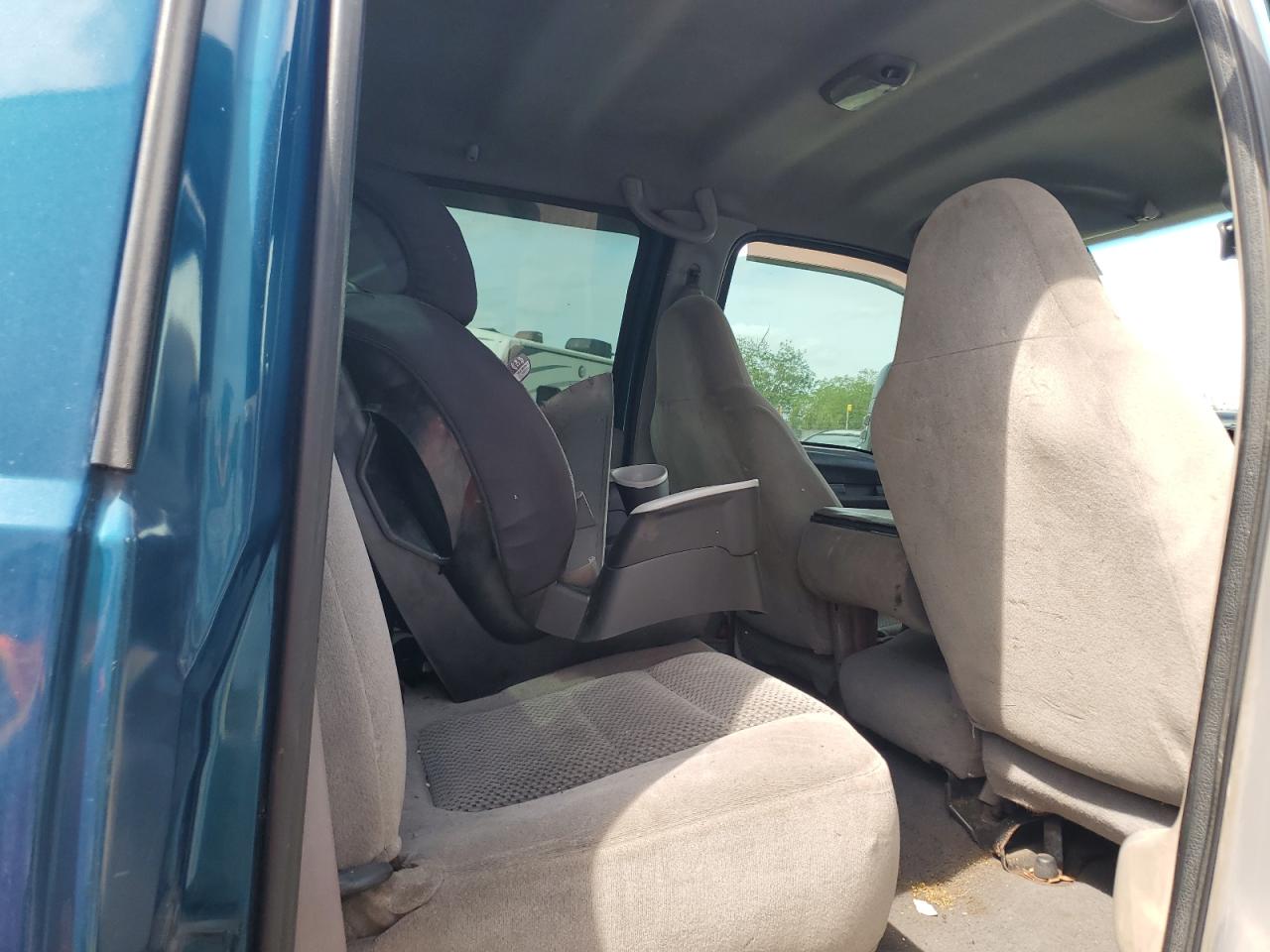 2001 Ford F350 - Image 10