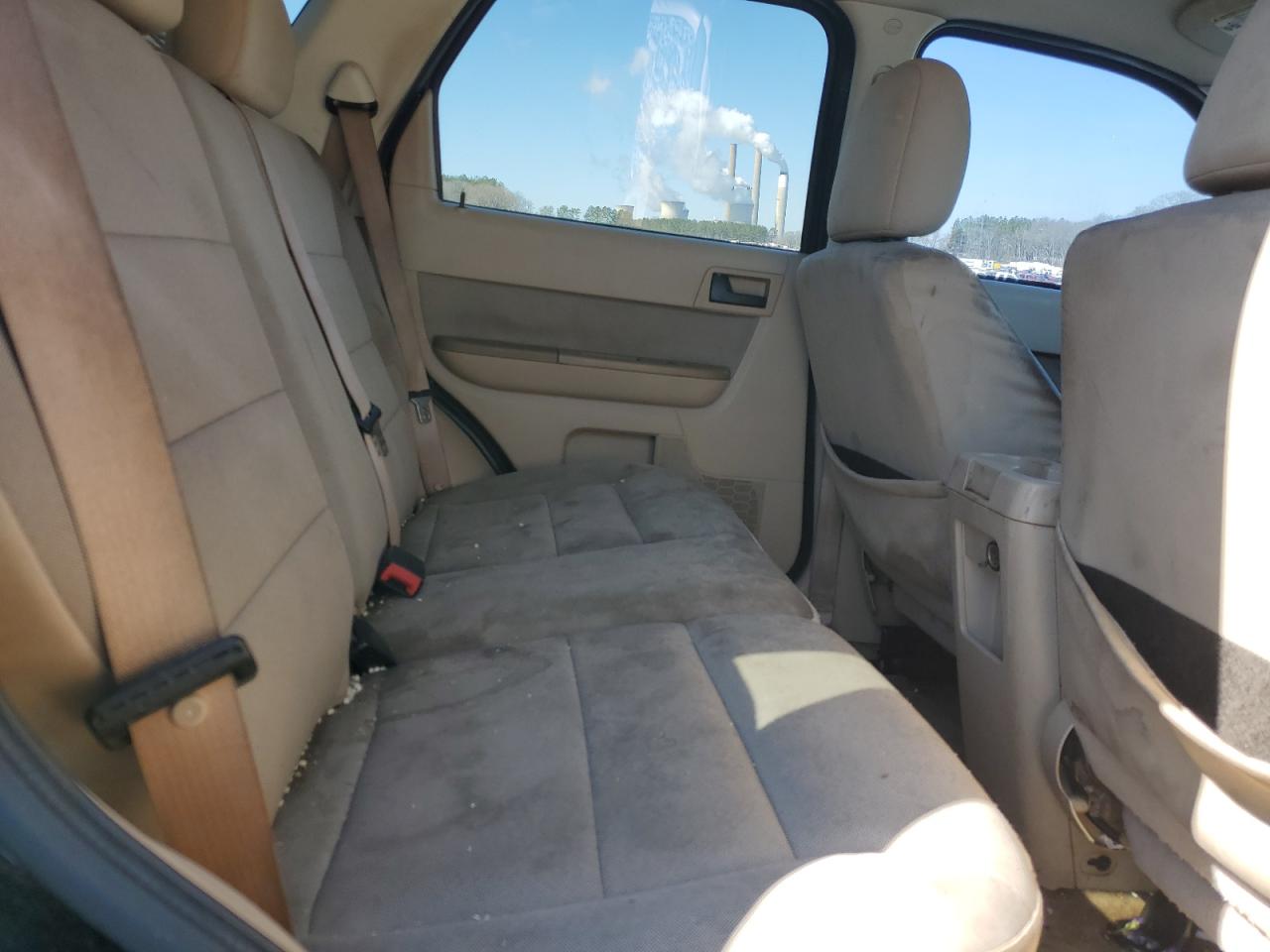 2010 Ford Escape - Image 11