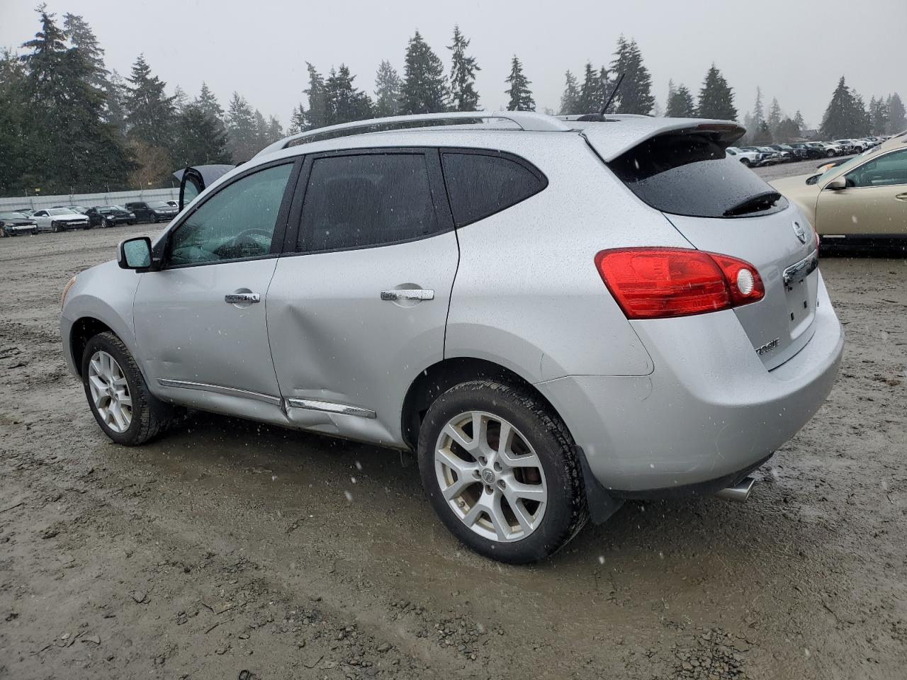 2011 Nissan Rogue - Image 2