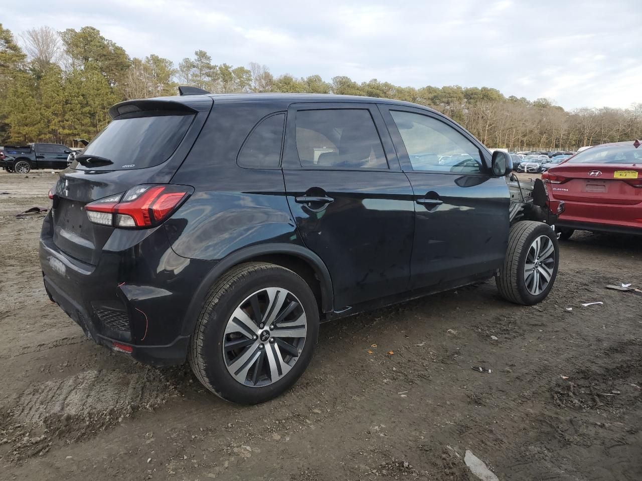 2024 Mitsubishi Outlander - Image 3