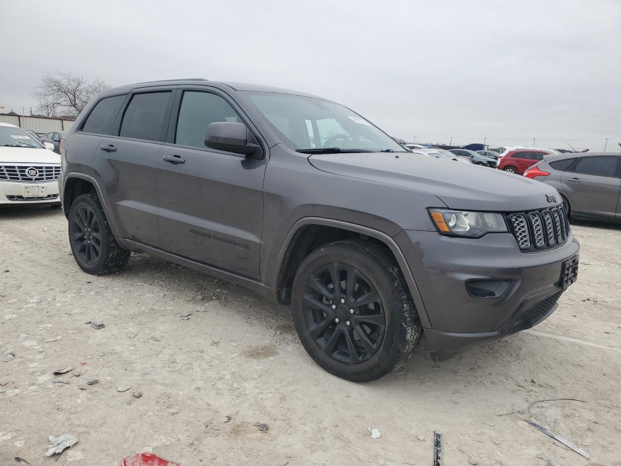 2017 Jeep Grand Cherokee - Image 4