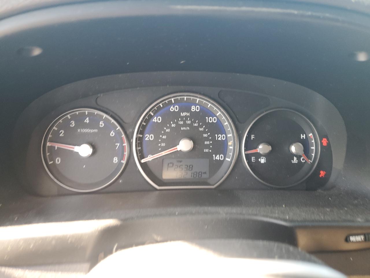 2012 Hyundai Santa Fe - Image 9