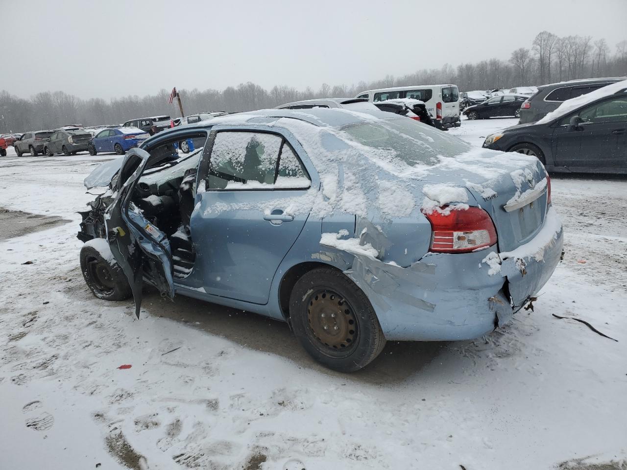 2010 Toyota Yaris - Image 2