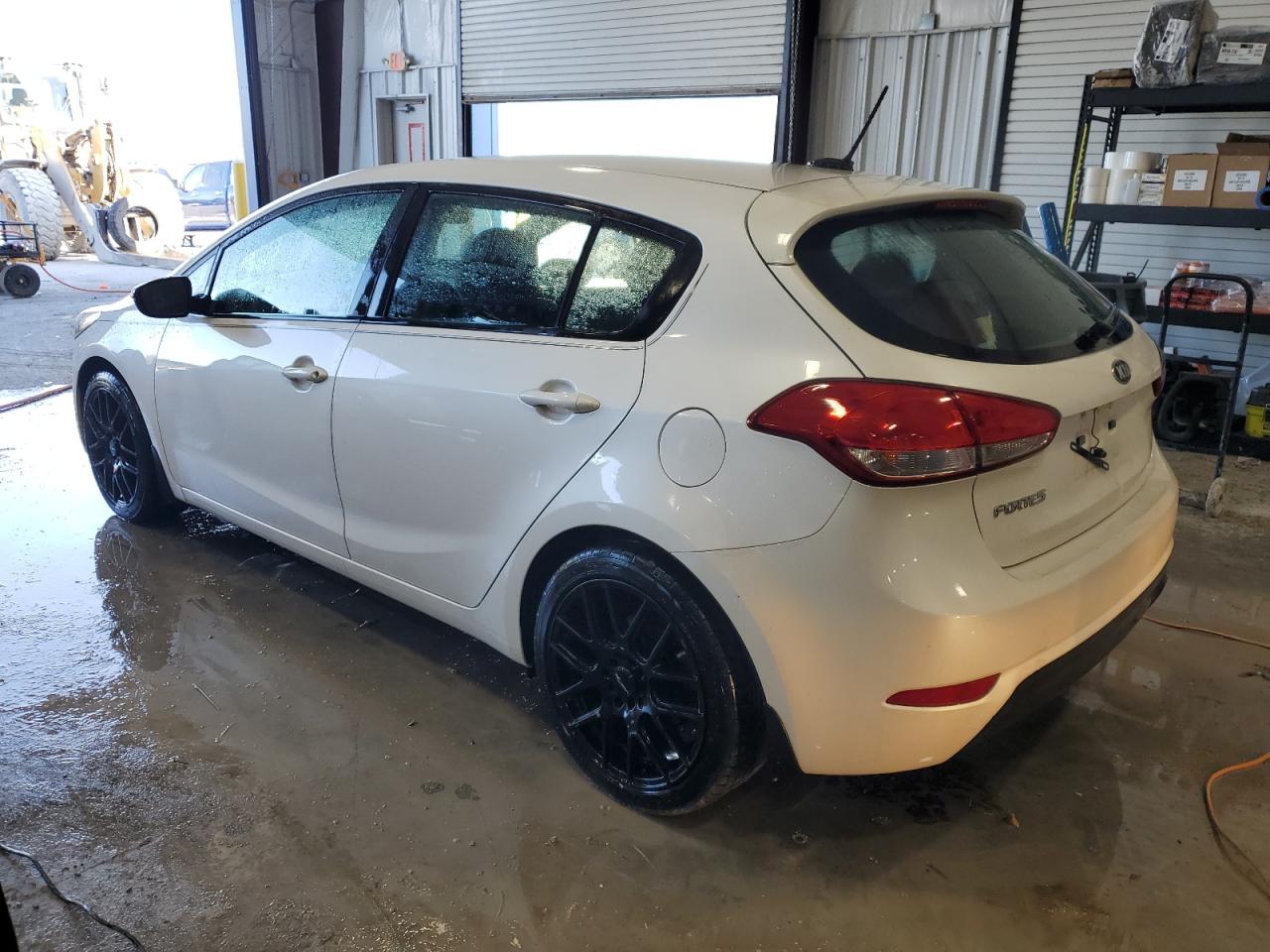 2016 Kia Forte - Image 2