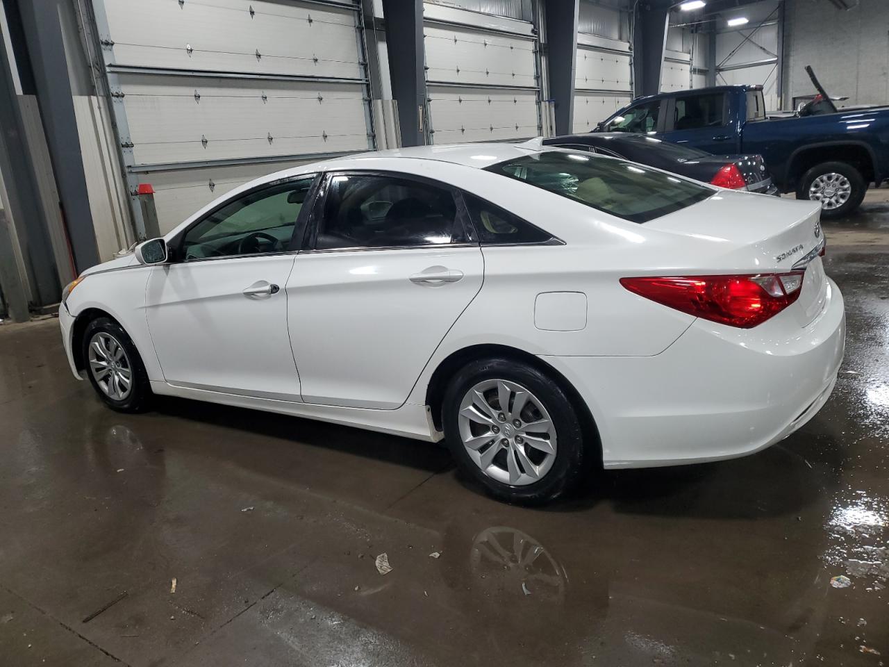 2012 Hyundai Sonata - Image 2