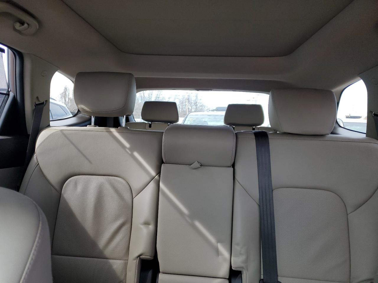 2015 Hyundai Santa Fe - Image 10