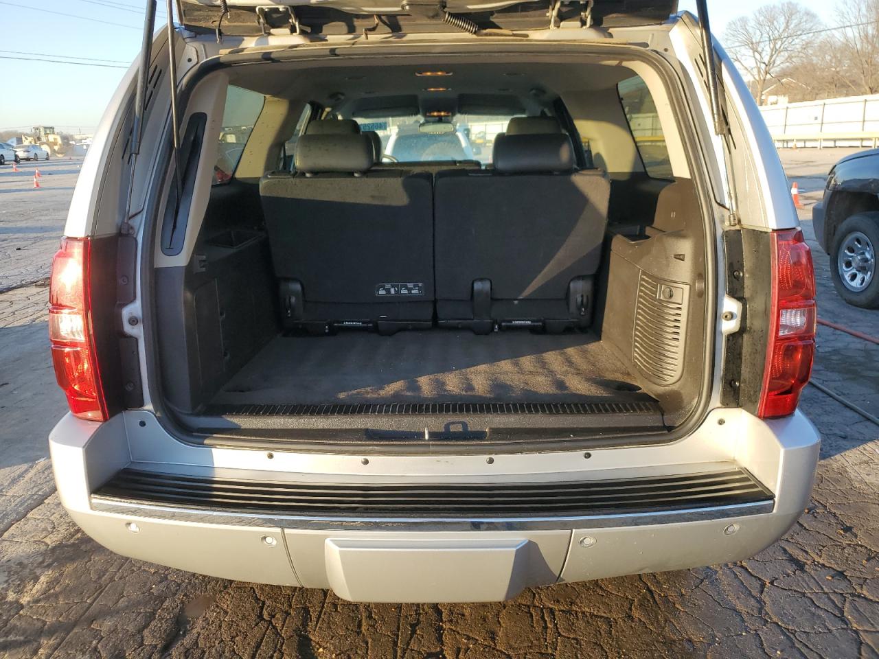 2013 Chevrolet Suburban - Image 6